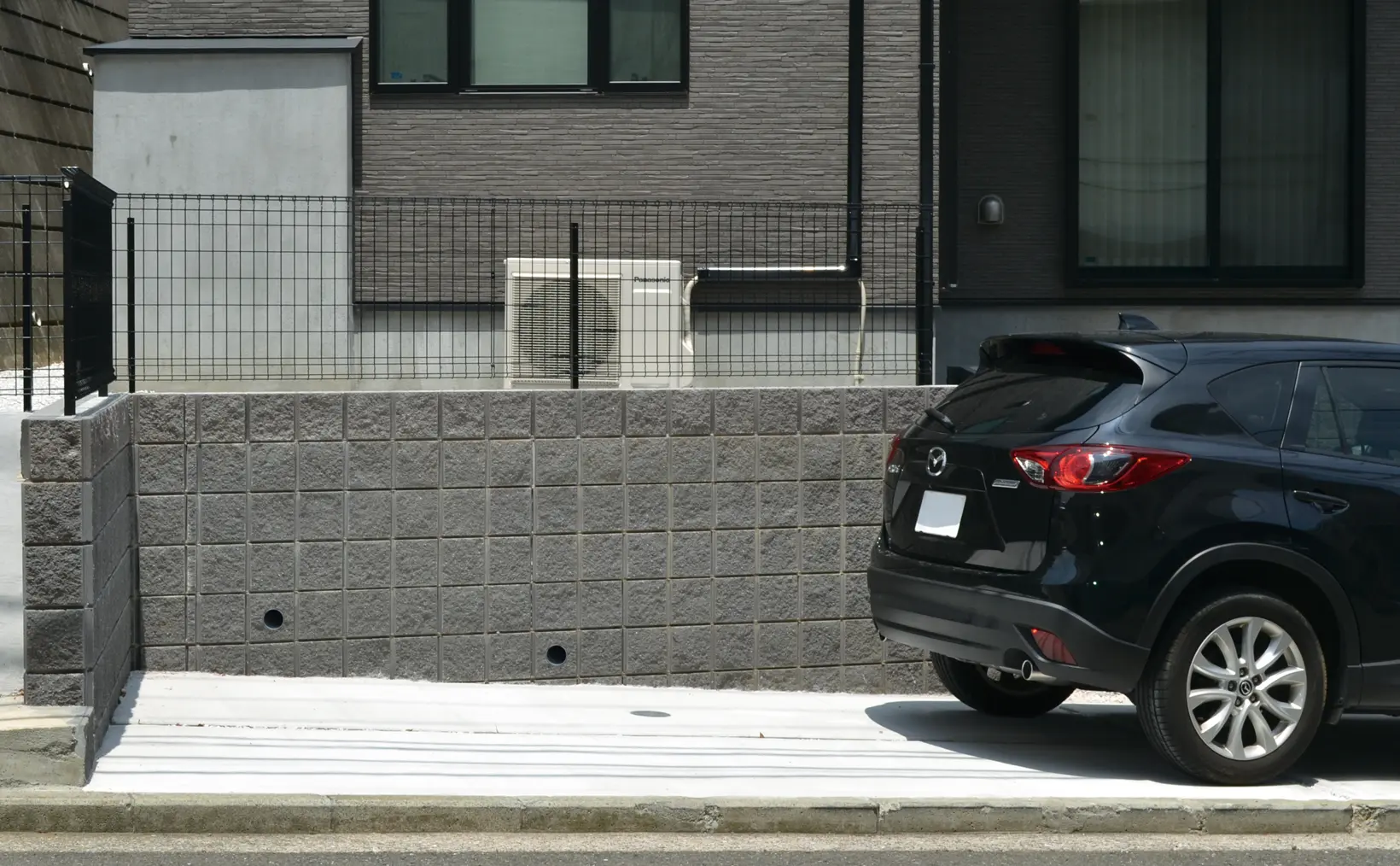 RECOMスクエア_施工写真02_ダークグレー
