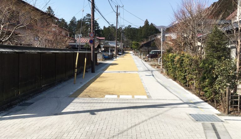 歴史的景観に浸れる瞬間を色合いで演出