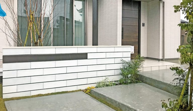 シンプルなラインがスタイリッシュな門袖