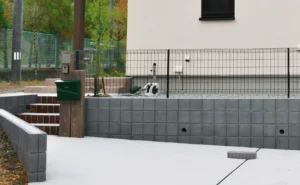 スクエアC型枠_施工写真02_ダークグレー
