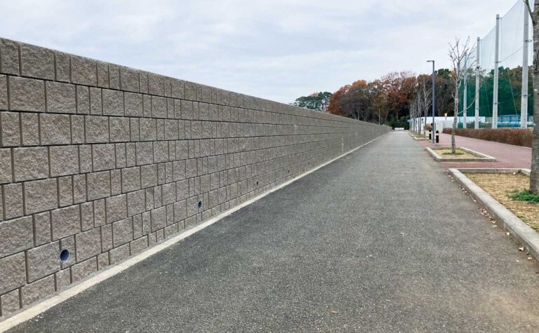 宅地造成の自然石調擁壁ブロック
