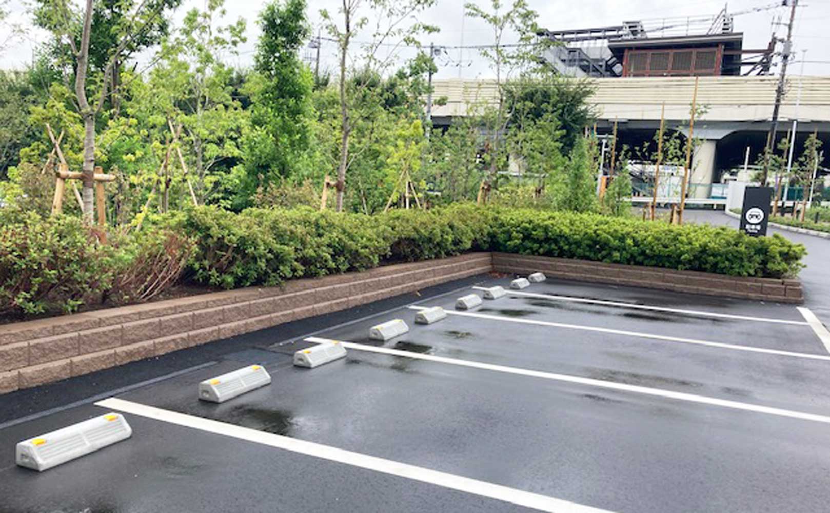 AB石垣を使用した公園花壇2