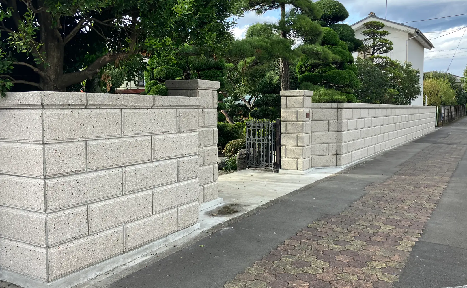 大谷900琥珀を使用した大型ブロック塀