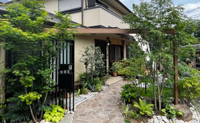 植栽豊かなお庭を管理もしやすくリガーデン
