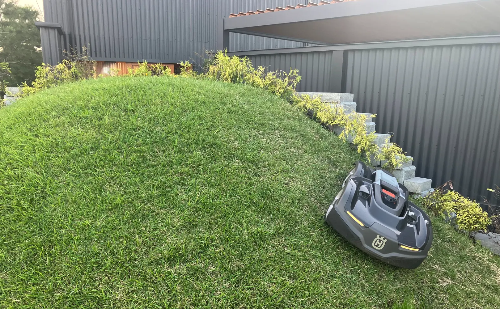 ABロックを使用した芝生の築山