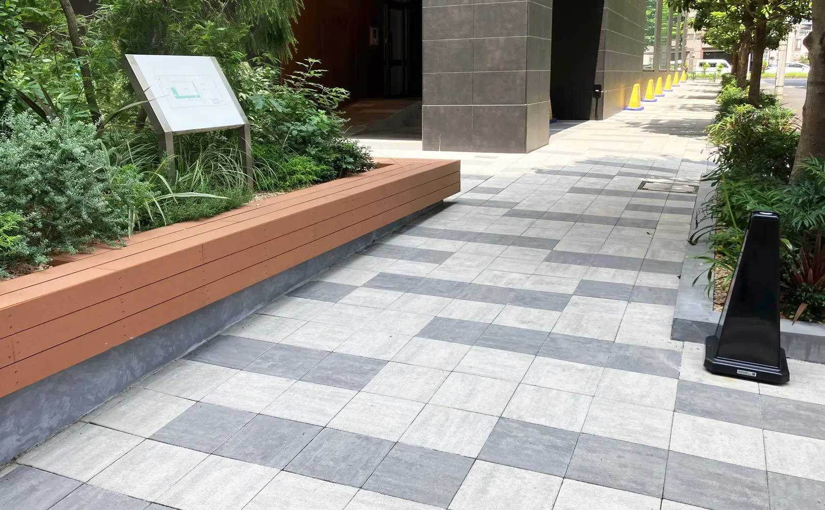 リズムを刻むインターロッキング施工