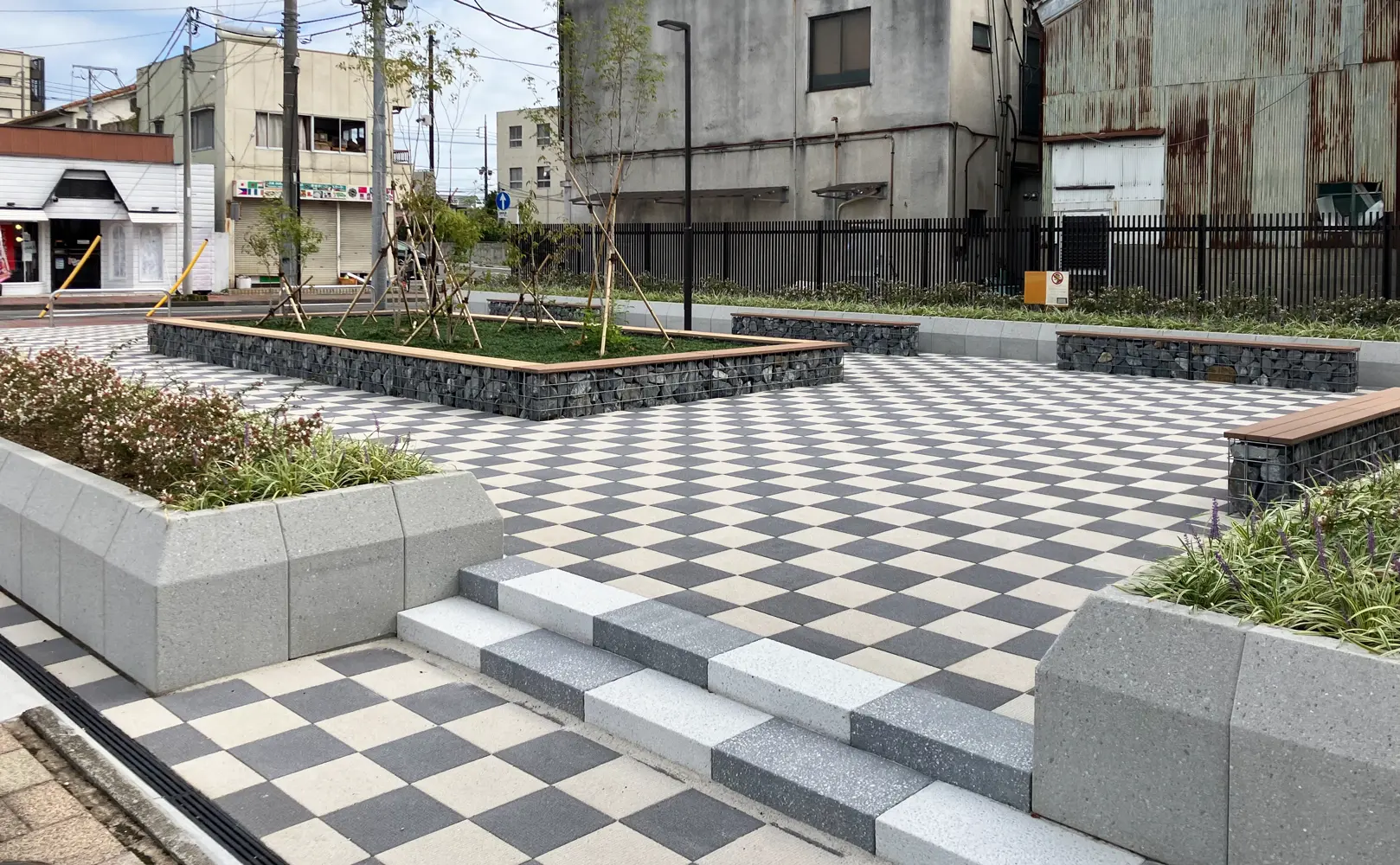 市松模様の公園広場