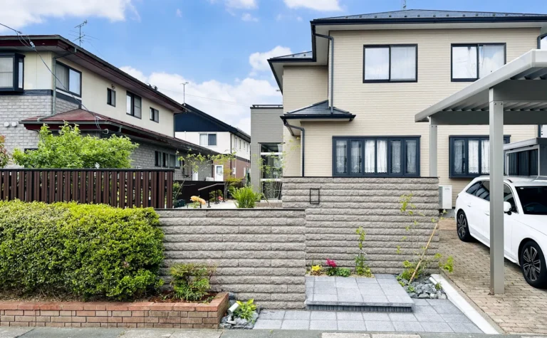 重厚感と優しさが調和する門周りリフォーム