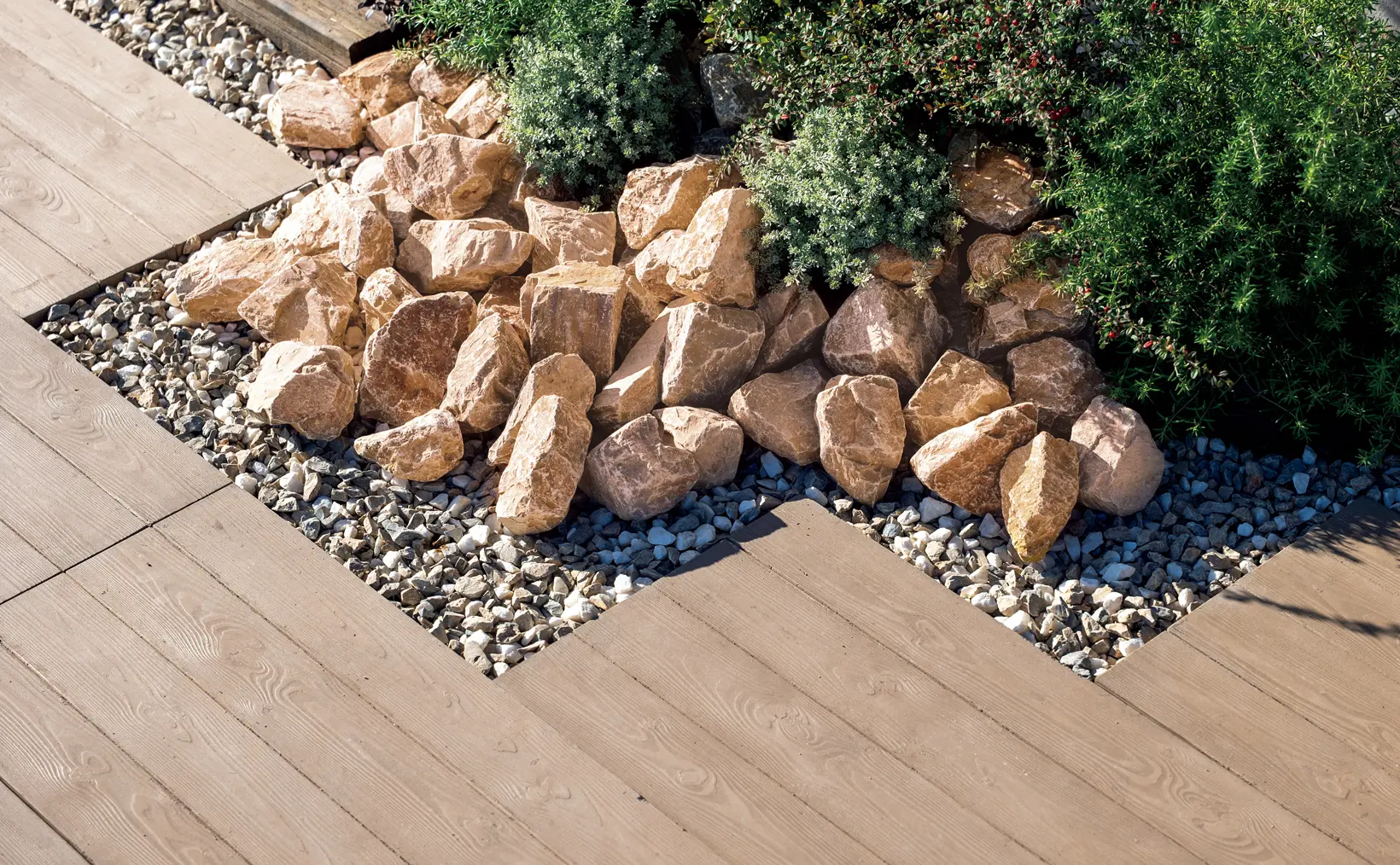 トレイルロック_サンドイエロー_施工例