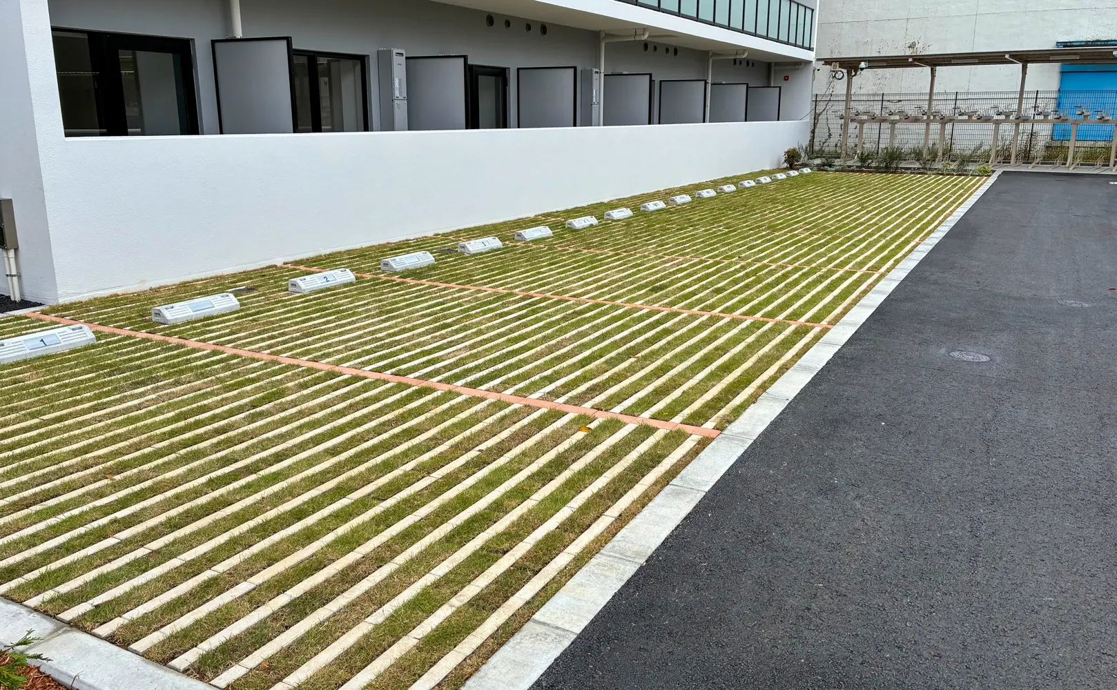 環境配慮型の駐車場リビオ緑化