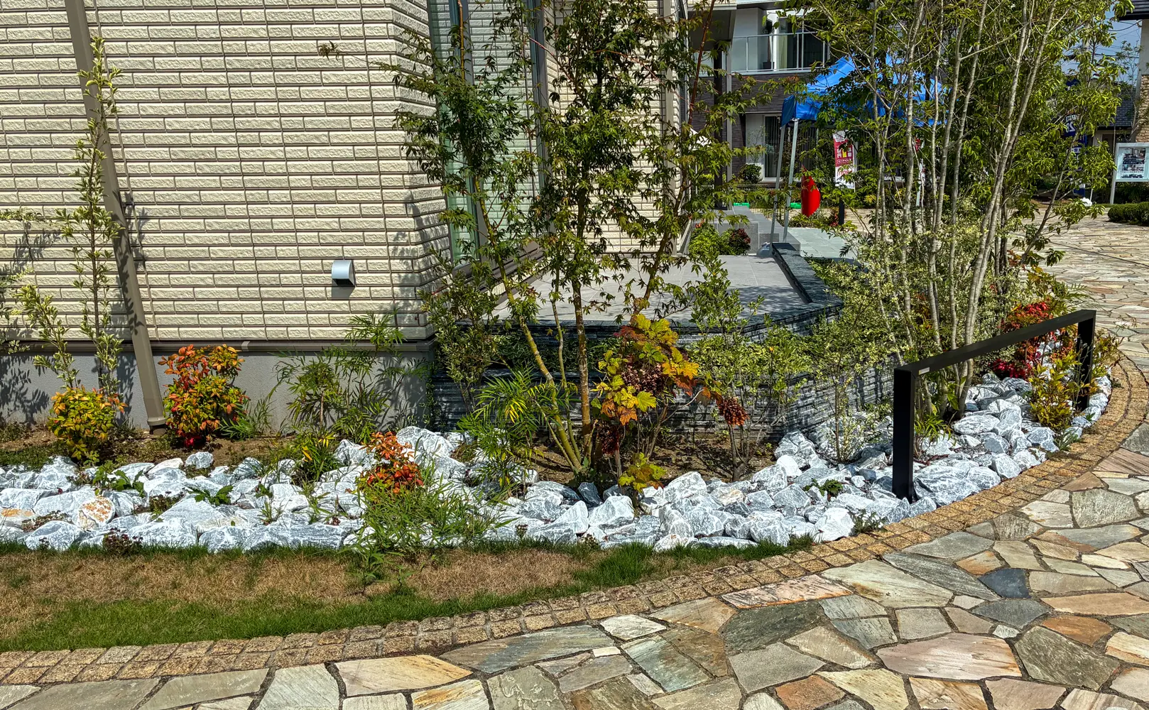 景石ルナモンテが存在感を発揮