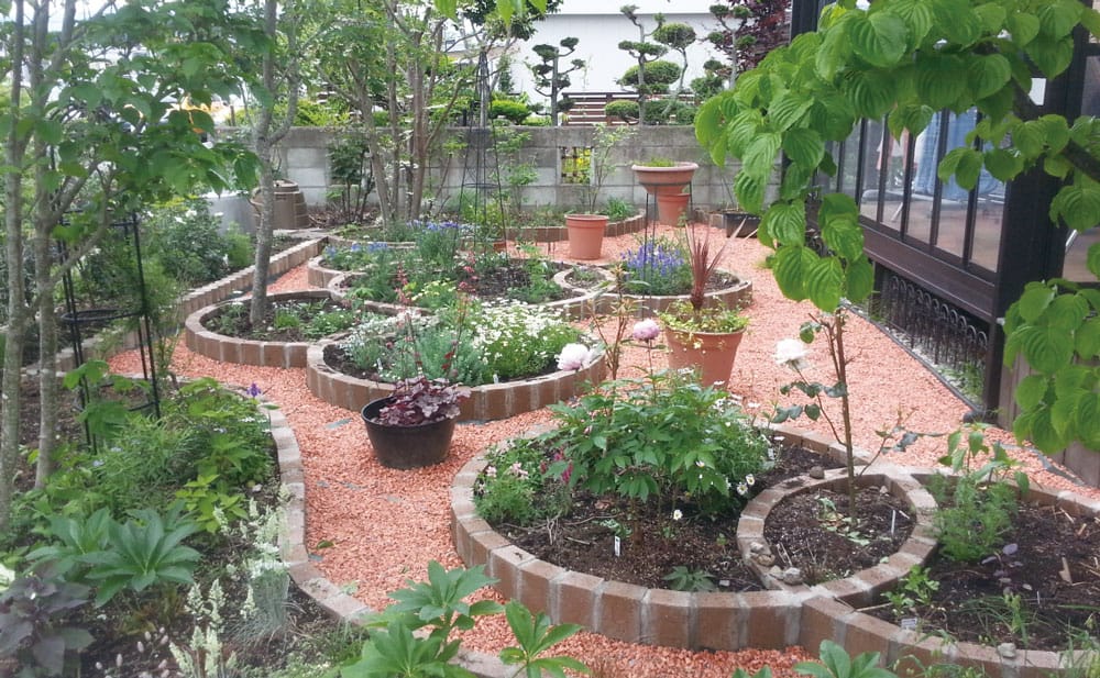 複数のサークル花壇が個性的で緑豊かなお庭を演出 エスビック施工写真コンテストページ